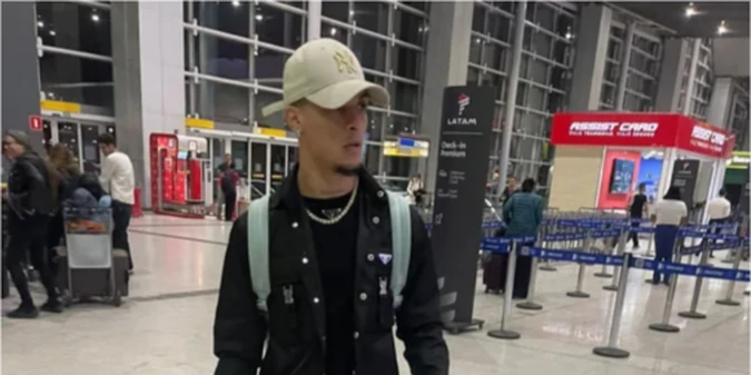 Вінгер "Манчестер Юнайтед" Антоні повертається до Англії і зустрінеться з поліцією